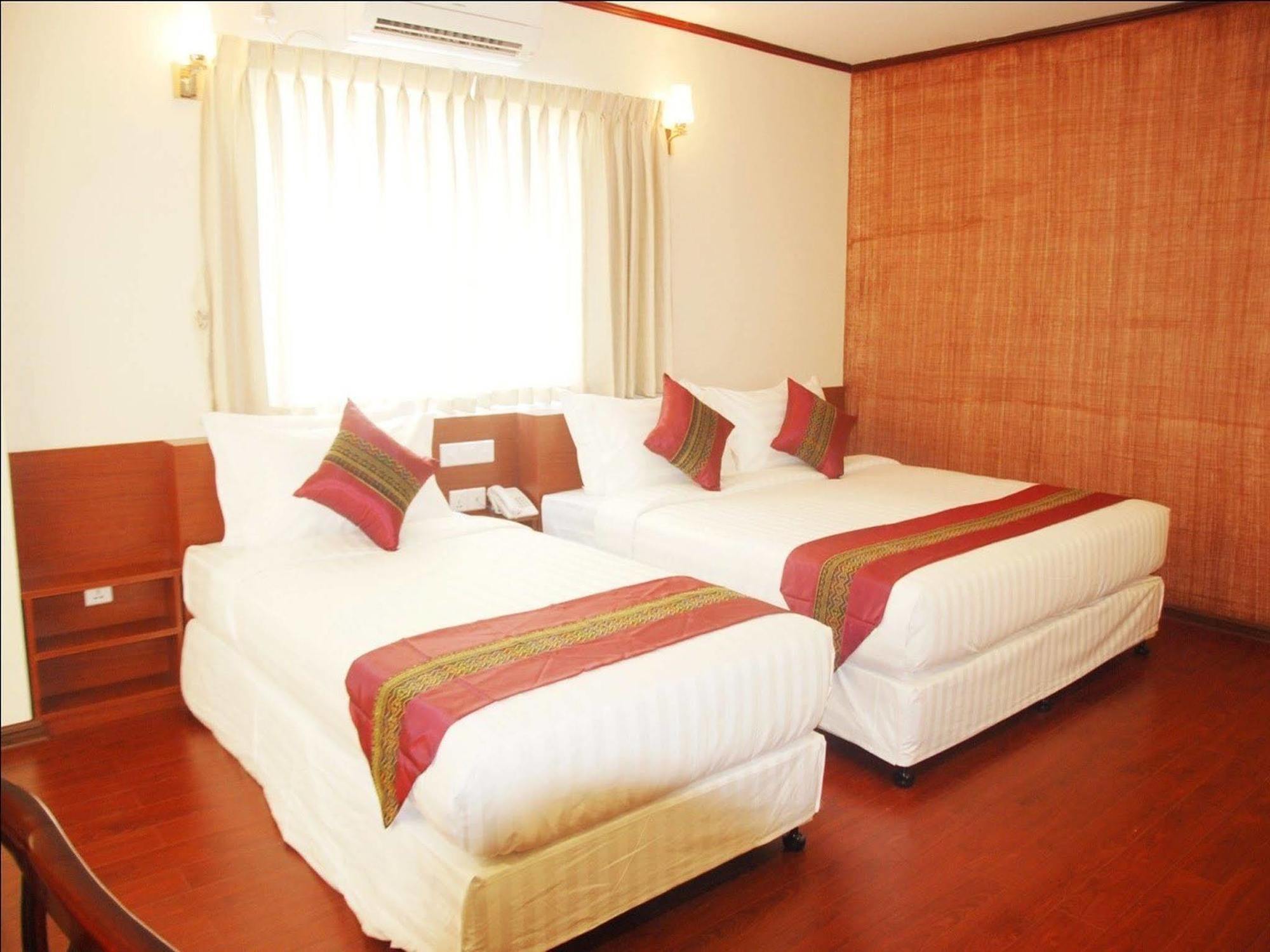 Hotel Memory Sittwe Buitenkant foto